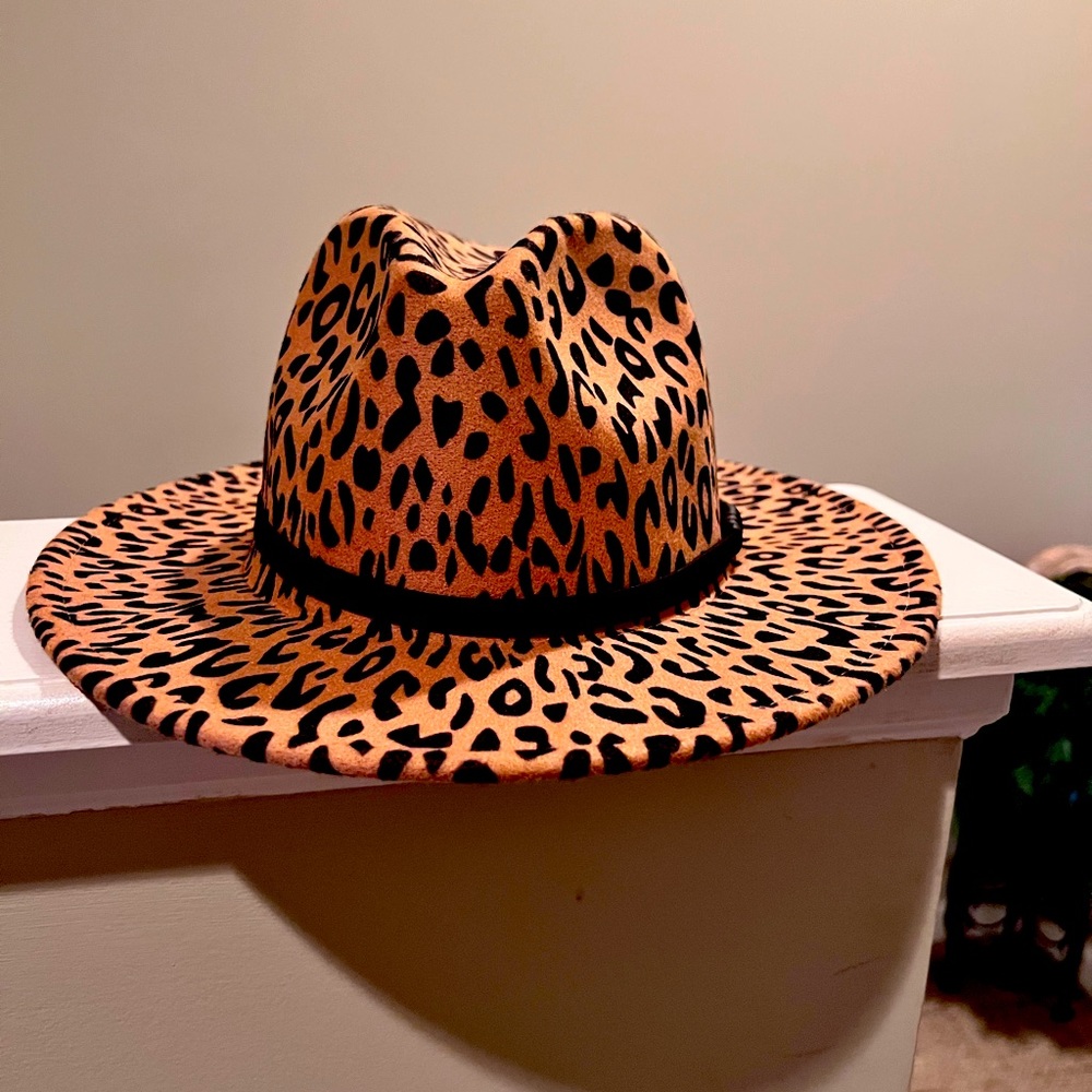 Leaped Print Fedora